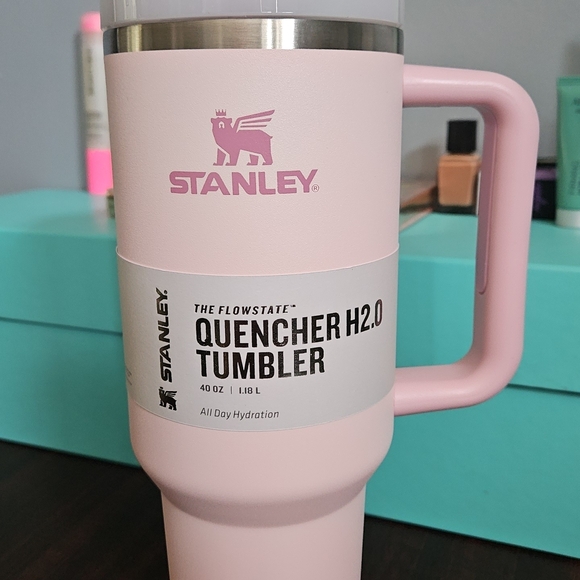 Stanley Pink Quencher Tumbler 40 oz - Picture 3 of 4